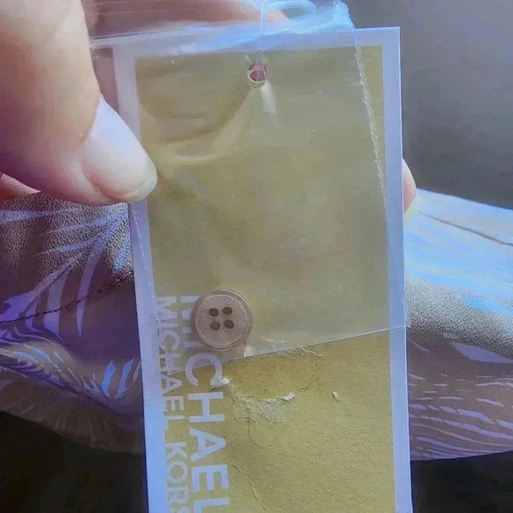 Michael Kors Printed Wrap Top Beige Tie Closure Round Hem Cap L75421 Womens Sz M - Picture 6 of 6